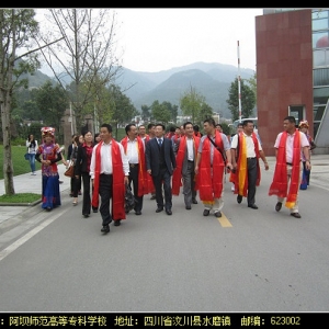 陆河企业促进会率祝贺团献礼我校建校35周年庆祝大会