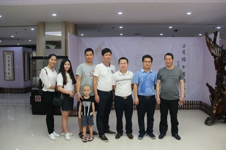 我会秘书处一行到佳得宝艺术馆参观方楚雄书画作品展